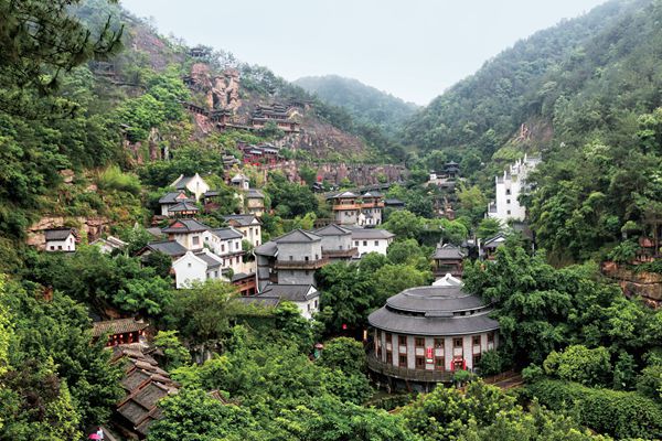 A Hakka town in the mountainous region of southern China. 